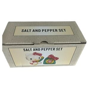 Sanrio hello kitty & pepper shaker new